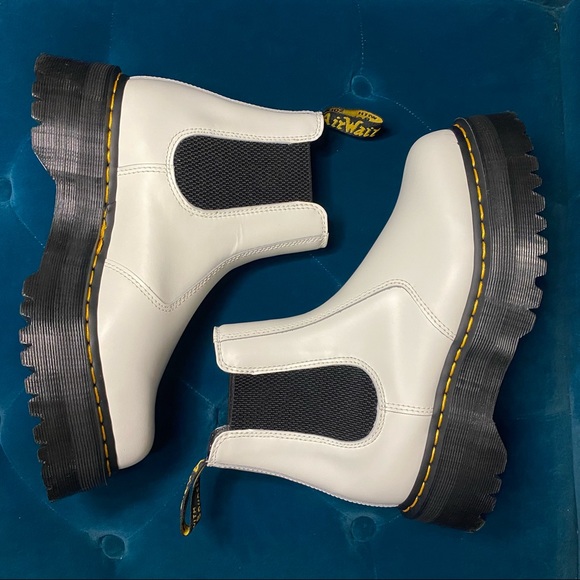 NIB Doc Martens white smooth leather platform 2976 quad chelsea boot - Picture 4 of 14